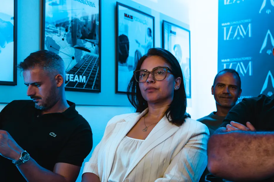 Consultores atentos numa formação na agência MaisConsultores® TEAM