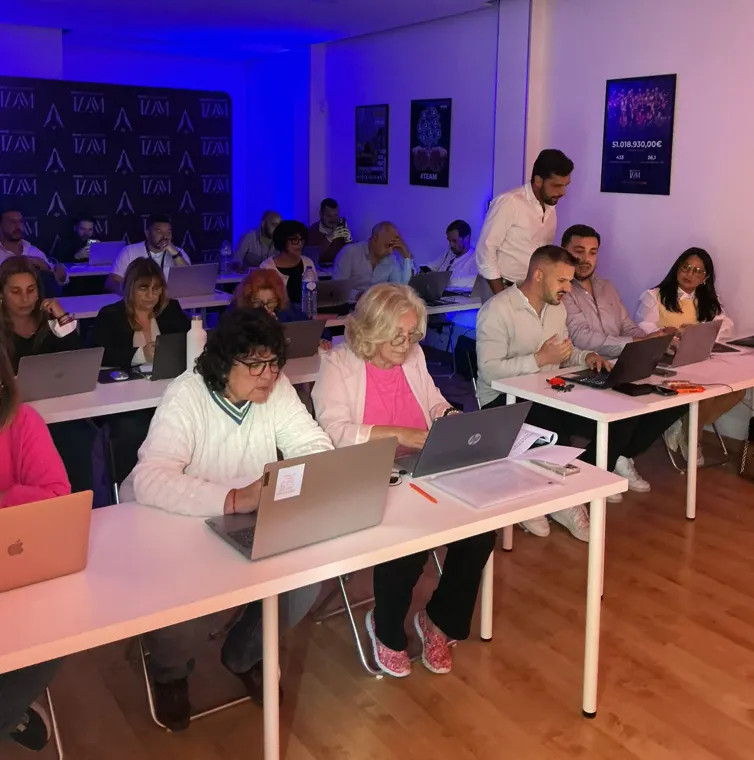 Sessão de formação INCEPTION com a equipa MaisConsultores® TEAM na sala de formação